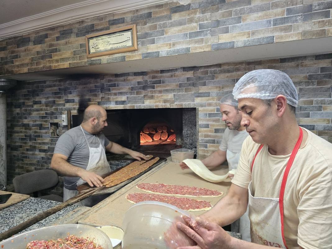 Mayalı Hamur ve Kaliteli Et: Lezzetin Sırrı (3/6)