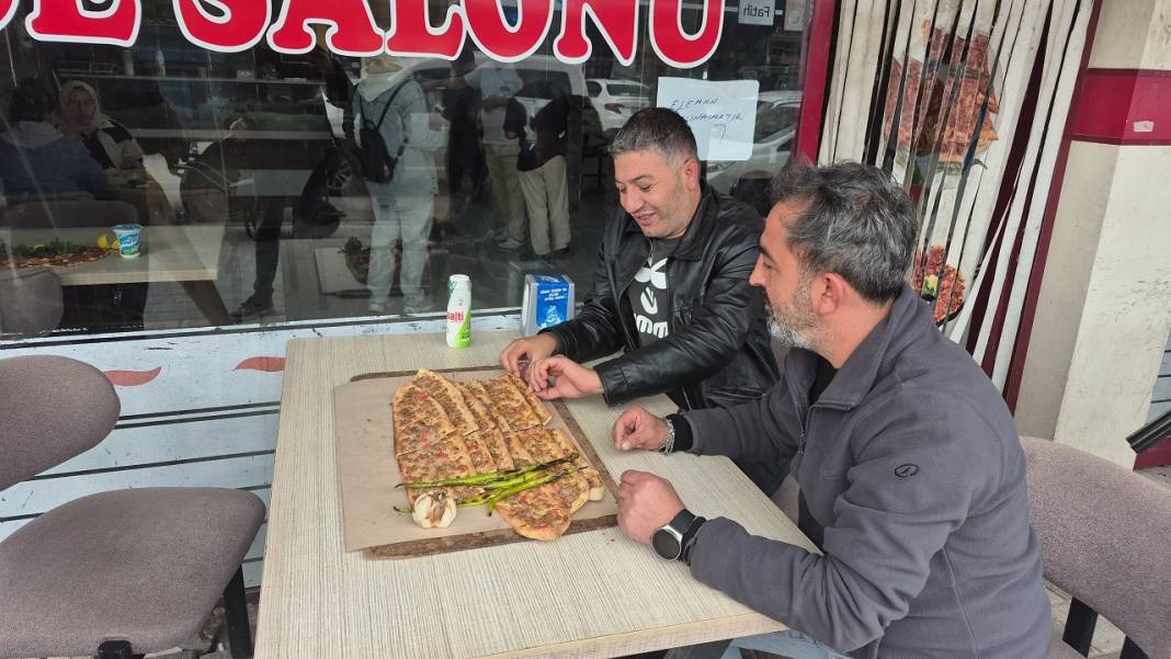 Mayalı Hamur ve Kaliteli Et: Lezzetin Sırrı (4/6)